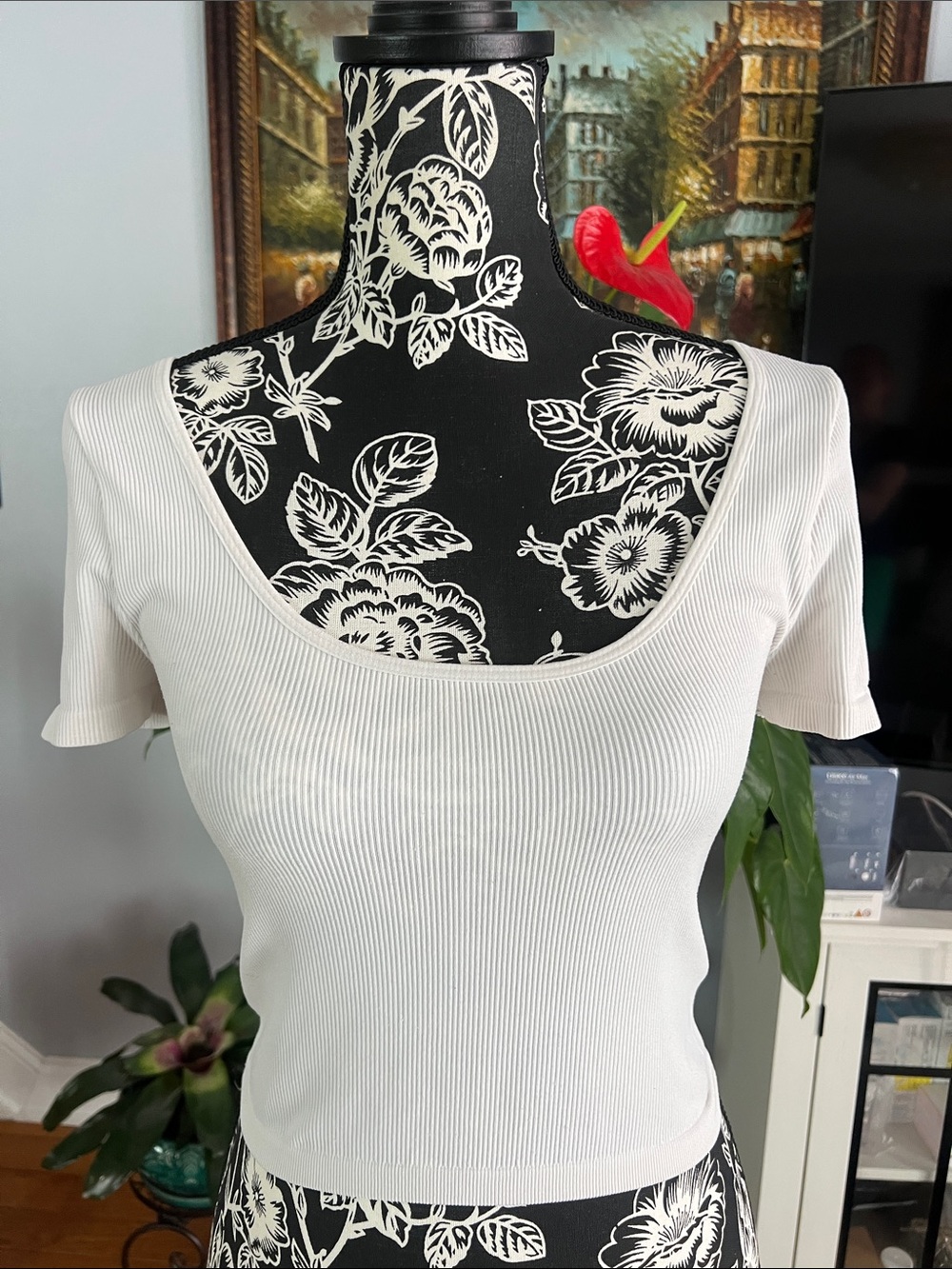 Bozzolo White Ribbed Scoop Neck Crop Top